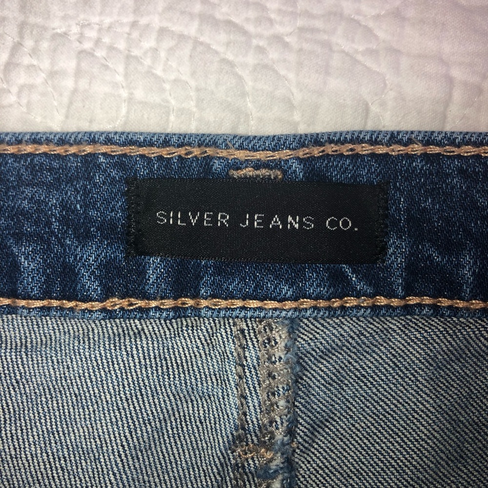 SILVER JEANS CO. Not Your Boyfriend’s Shorts Cutoff distressed denim EUC Sz 26 - Picture 7 of 10